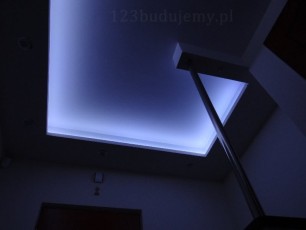 taśma led podświetlenie sufitu oświetlenie halogenowe