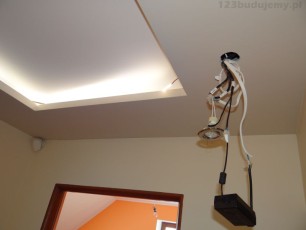 oświetlenie ledami sufitu, wnęka na taśmę led
