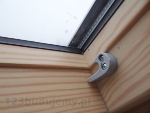 montaż rolet na oknach dochowych roto