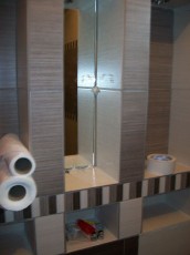 łazienka, półki z płytek ceramicznych