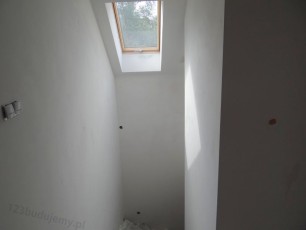 klatka schodowa, ściany malowane farbą odporna na szorowanie