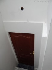 klatka schodowa drzwi na schodach