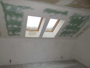 okna dachowe, obrobione płytami kartonowymi, kartongips, gładź gipsowa, szpachlowanie