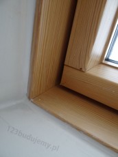 przy oknach dachowych zawsze widać pęknięcia