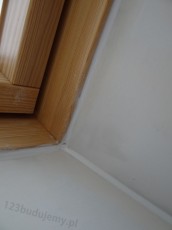 narożniki i spoiny przy oknach wypełniam akrylem, by nie pękało