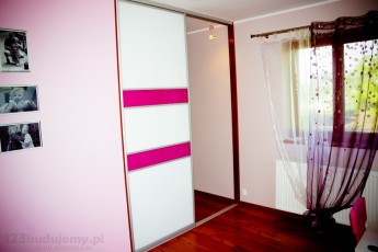 szafa we wnęce, drzwi przesuwne lacobel dwa kolory