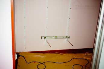 zabudowa szafy dla dziecka