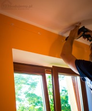 wiercenie otworów pod kołki montażowe w nadprożu