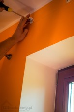 przykręcanie uchwytów rolety