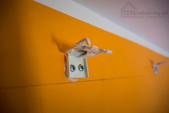 metalowy uchwyt do rolet