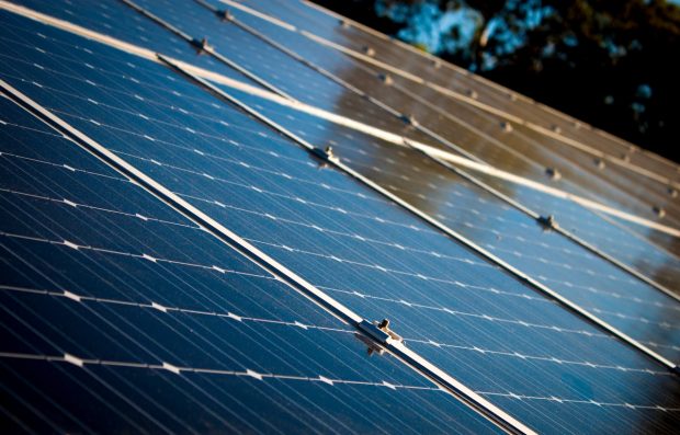 baterie słoneczne sposób na pozyskanie darmowej energii ze słońca