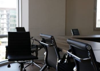 praca-biurowa krzesła