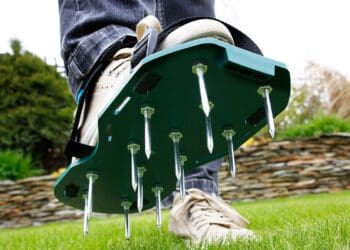 Napowietrzanie trawnika