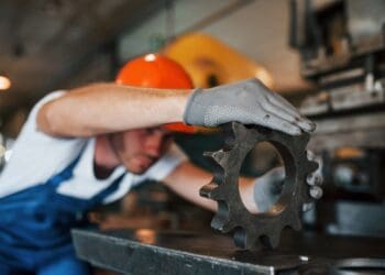 Zdrowie pracowników produkcji – jak o nie zadbać?