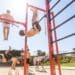 Siłownie plenerowe i street workout – aktywność na świeżym powietrzu dla każdego