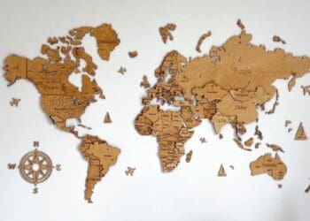 drewniana mapa świata